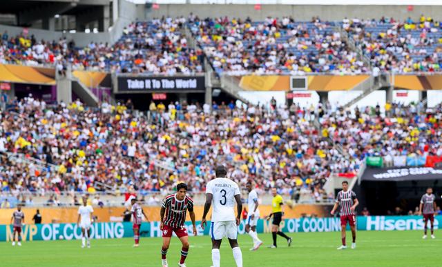 巴西男子足球队打破对手防线取胜 巴西男子足球队打破对手防线取胜