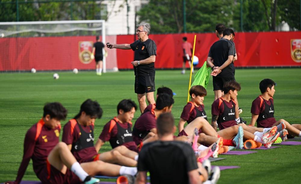 开云体育中国-备战赛季收官战，球队团结一致备战的简单介绍