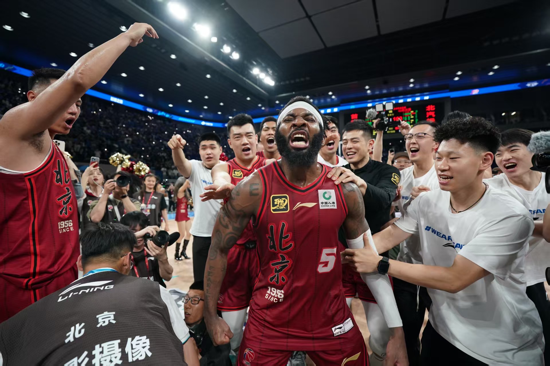 热火老将再度崭露锋芒,横扫对手斩获胜利的简单介绍 热火老将再度崭露锋芒,横扫对手斩获胜利的简单介绍