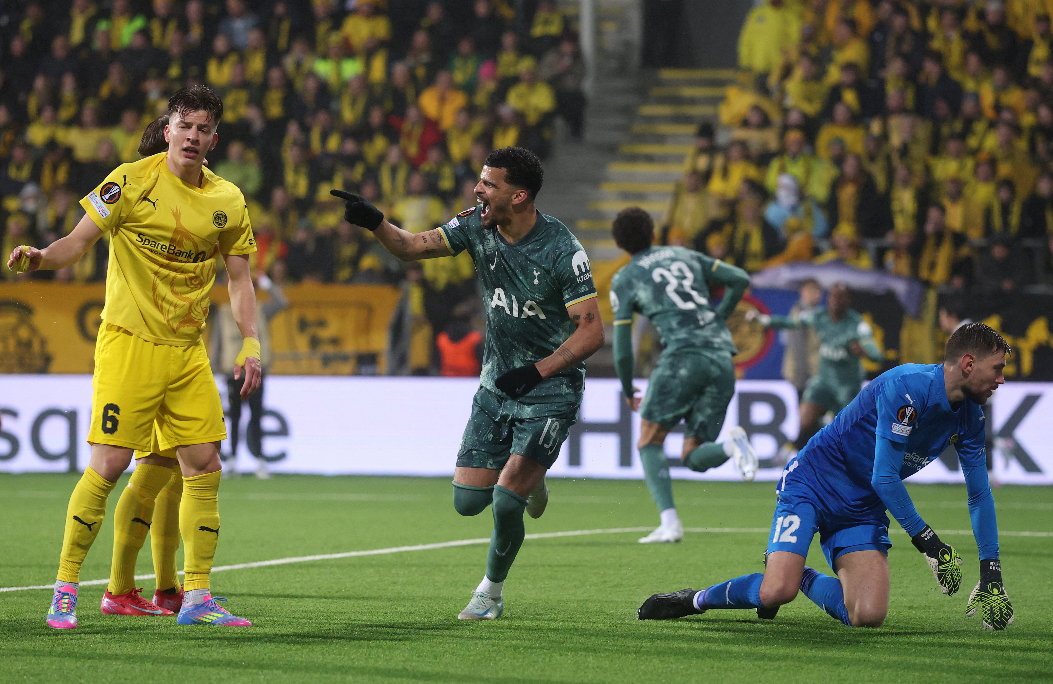 开云官网-热门球队在比赛中表现出色引发热议