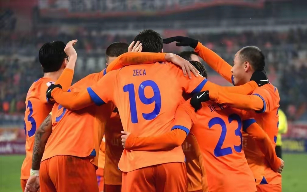 开云官网-中超球队遇到对手强劲威胁，备战有力