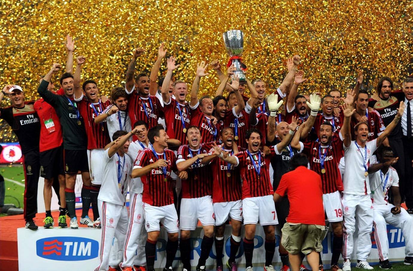 一场备受关注足球盛事完美收官,球迷尽兴观战 一场备受关注足球盛事完美收官,球迷尽兴观战