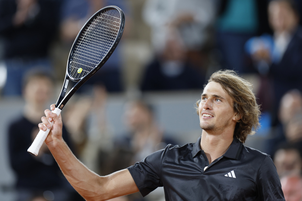 关于西班牙网球队翻盘日本网球队,兹维列夫统治全场的信息 关于西班牙网球队翻盘日本网球队,兹维列夫统治全场的信息