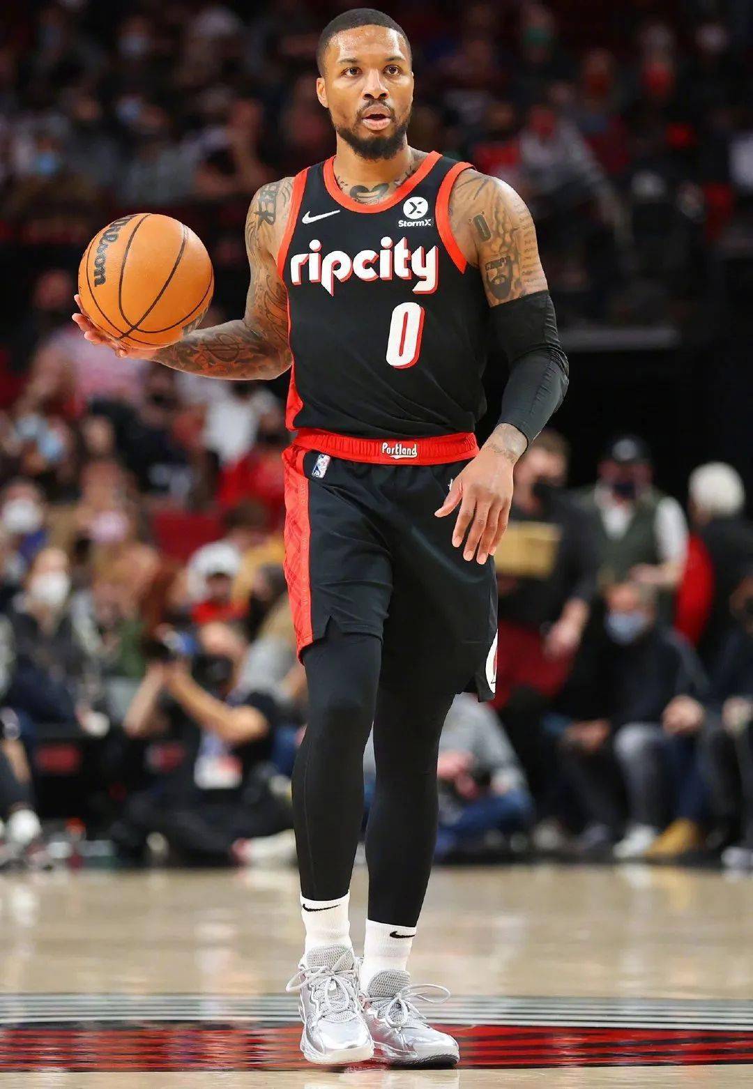 开拓者横扫黄蜂,利拉德独得32分 开拓者横扫黄蜂,利拉德独得32分