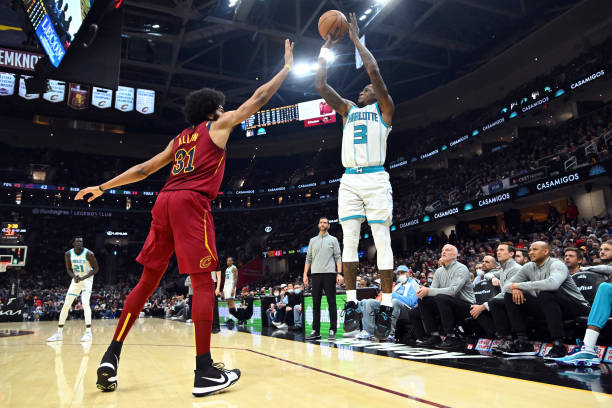 开云体育官网-骑士大胜黄蜂，取得四连胜