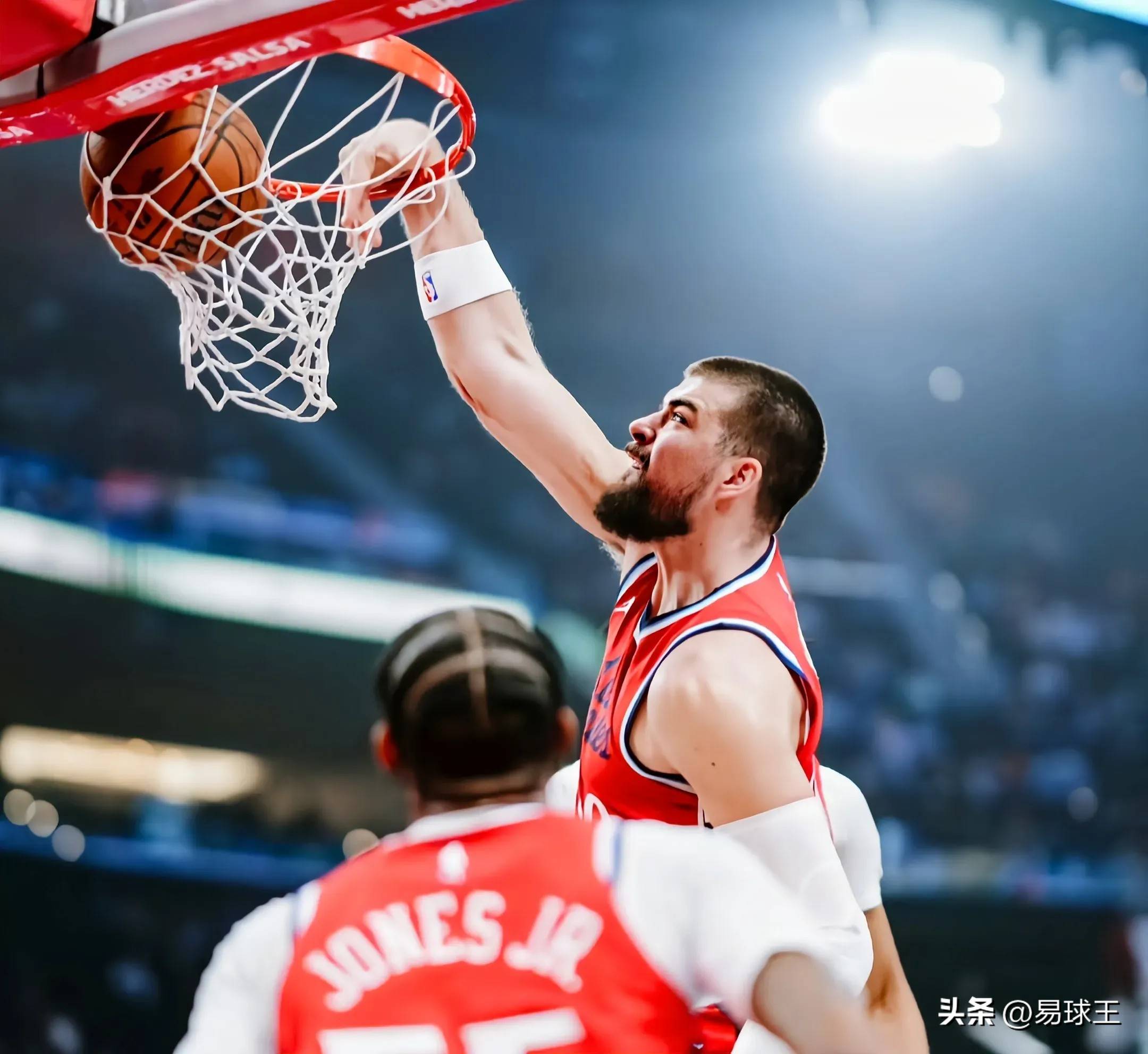 开云体育APP下载-快船击败马刺，延续七连胜