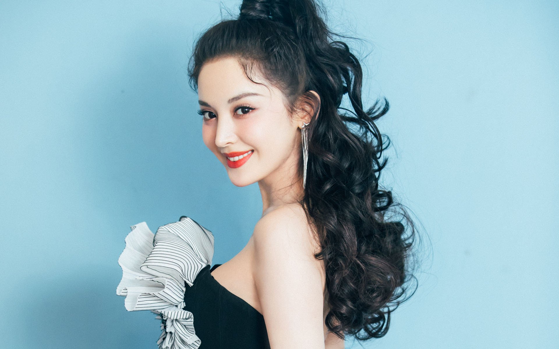 杰伦格林爆发引领76人强势碾压山西队，国际邀请赛展现实力差距